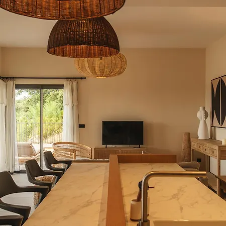 Lägenhetshotell & Oradoro - Proche Ile Rousse 4*