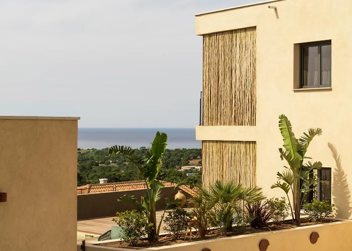 & Oradoro - Proche Ile Rousse ベルゴデール