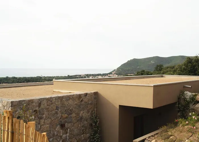 アパートホテル & Oradoro - Proche Ile Rousse 4*